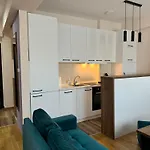 Modern 2-bedroom With Private Garage Appartement Skopje