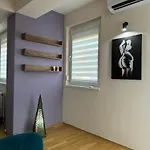 شقة Modern 2-bedroom With Private Garage سكوبجي