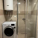 شقة Modern 2-bedroom With Private Garage سكوبجي