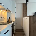 شقة Modern 2-bedroom With Private Garage سكوبجي