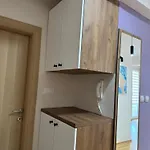 Modern 2-bedroom With Private Garage *