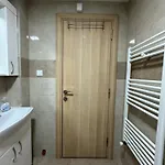 Modern 2-bedroom With Private Garage *