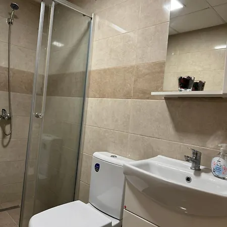 Modern 2-bedroom With Private Garage *