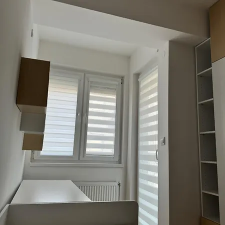 Modern 2-bedroom With Private Garage سكوبجي