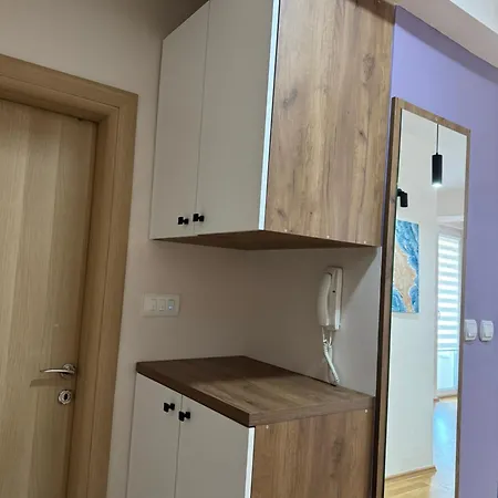 Modern 2-bedroom With Private Garage *