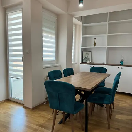 Modern 2-bedroom With Private Garage *