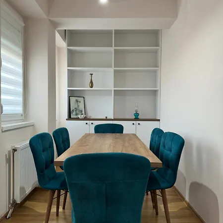 شقة Modern 2-bedroom With Private Garage